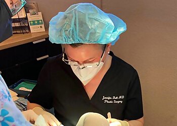 Tempe Plastic Surgeon Jennifer Boll, MD