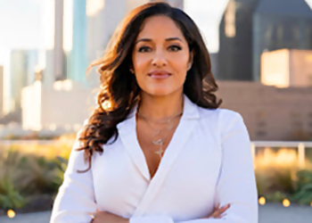 Jenny Mendez - STATE FARM Jenny Mendez - Houston, TX Insurance Agents - Professional Portrait Image