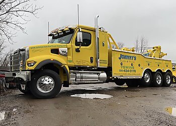Akron Towing Companies Johnny’s Auto & Heavy Duty Semi Truck Towing