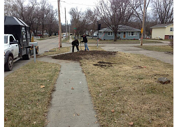 John's Tree Service - Des Moines, IA Tree Services - Team Working Image