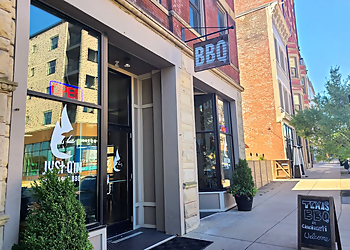 Cincinnati Barbecue Restaurants Just Q'in BBQ Walnut Hills