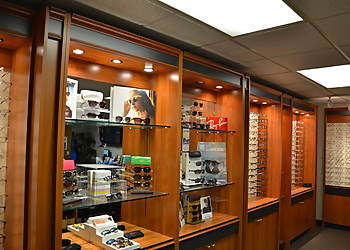 Bridgeport Pediatric Optometrists Justin Rapp, O.D - EYECARE ASSOCIATES