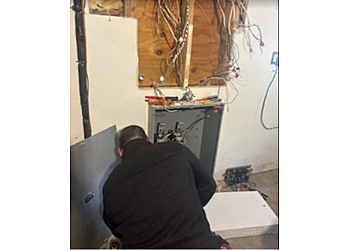 Kanon Electric Inc - Kent, WA Electricians - Technician Portrait Image