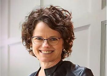 Kathryn Thornburg, DPT, OCS, FAAOMPT - TAYLOR & THORNBURG PHYSICAL THERAPY - Oakland, CA Physical Therapists - Doctor Portrait Image