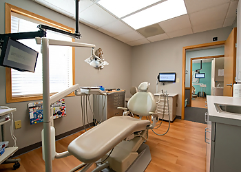 Kansas City Dentists Kelly McCracken, DDS - AMAZING SMILES