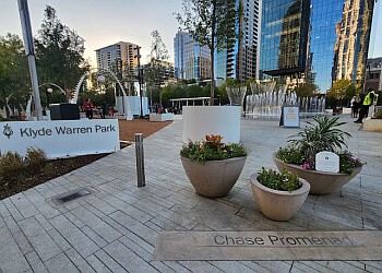 Dallas Public Parks Klyde Warren Park