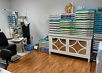 Glendale Pediatric Optometrists Krissa Lindsay, OD - ARROWHEAD OPTOMETRY