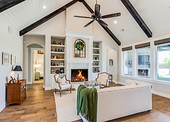 Grand Prairie Real Estate Agents Krystal Raya - CENTURY 21 JUDGE FITE CO.