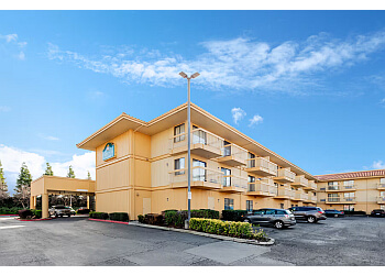 La Quinta Inn & Suites by Wyndham Oakland - Hayward Hayward Hotels