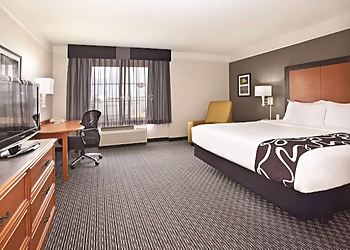 Pueblo Hotels La Quinta Inn & Suites by Wyndham Pueblo