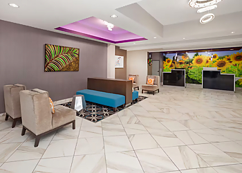 La Quinta Inn & Suites by Wyndham Springfield IL - Springfield, IL Hotels - Hotel Lobby Image