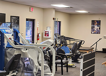 Laura Hoag, PT, OCS, COMT - BAYLOR SCOTT & WHITE INSTITUTE FOR REHABILITATION MESQUITE - Mesquite, TX Physical Therapists - Clinic Interior Image