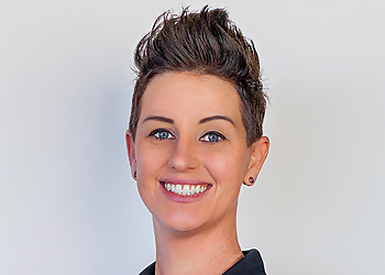 Leah Holbrook, PT, DPT - THERAPEUTIC ASSOCIATES - Kent, WA Physical Therapists - Doctor Portrait Image