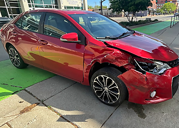 Aurora Auto Body Shops Lee Body Shop Inc.