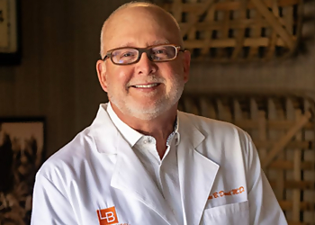 Lee Daniel, MD - AESTHETIC PLASTIC SURGERY & MEDSPA Lee Daniel, MD - Eugene, OR Plastic Surgeons - Doctor Portrait Image