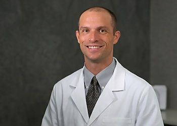 Lee Hartner, MD - PENNSYLVANIA HOSPITAL Lee Hartner, MD - Philadelphia, PA Oncologists - Doctor Portrait Image