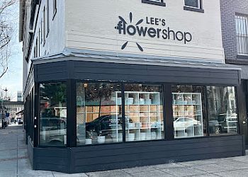 Lee's Flower and Card Shop 