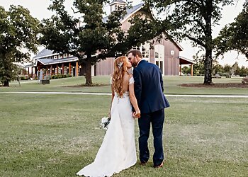 Oklahoma City Wedding Photographers Leia Smethurst Photography, Inc