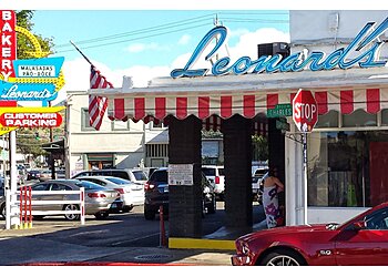 Honolulu Bakeries Leonard's Bakery