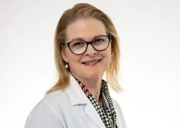 Lisa Knapp, OD - FAMILY OPTOMETRIC GROUP Lisa Knapp, OD - Oxnard, CA Eye Doctors - Doctor Portrait Image