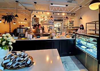 Louie and Honey's Kitchen - Winston Salem, NC Cakes - Restaurant Interior Image
