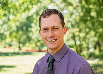 Louis Robinett, MD - Austin, TX Rheumatologists - Doctor Portrait Image