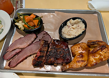 Lucille's Smokehouse Bar-B-Que Roseville Barbecue Restaurants image 1