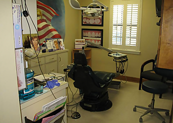 Baton Rouge Cosmetic Dentists Lucy Raborn, DDS - MODEL DENTISTRY