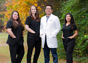 Houston Pulmonologists Luis Chug, MD