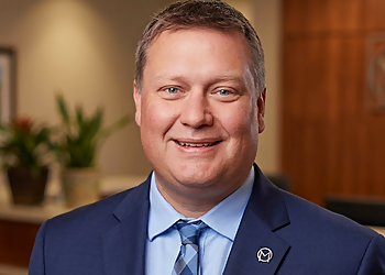 Luke Luetkemeyer, M.D - MIDWEST ORTHOPAEDIC CENTER Luke Luetkemeyer, M.D - Peoria, IL Orthopedics - Doctor Portrait Image