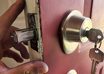 Seattle Locksmiths Luu Locksmith Inc.