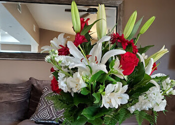 Ontario Florists Lynette's Flowers & Gifts