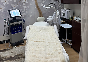 Lzur Day Spa Stamford Spas image 1