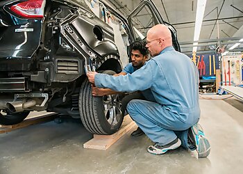 Portland Auto Body Shops Mackin's Hollywood Auto Body