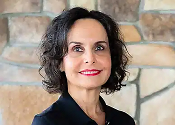 Maria Hernandez, DMD - CLEARWATER DENTAL ASSOCIATES - Clearwater, FL Cosmetic Dentists - Doctor Portrait Image