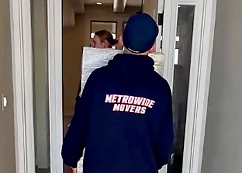 Metro Wide Movers - Olathe, KS Moving Companies - Team Working Image