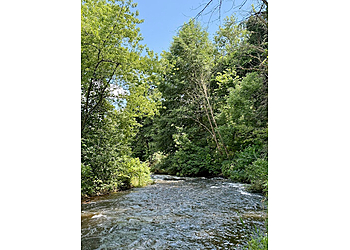 Minneapolis Hiking Trails  Minnehaha Falls Lower Glen Trail