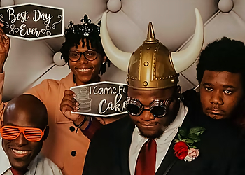 Kansas City Photo Booth Companies Mirror Me KC LLC