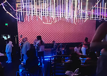 Ontario Night Clubs Mix Champagne Lounge