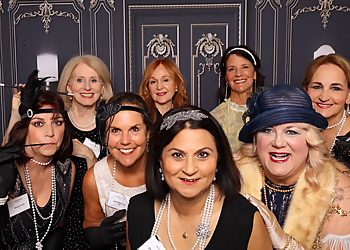 Modern Photo Booths - Arlington, TX Photo Booth Companies - Infinite Smiles Booth