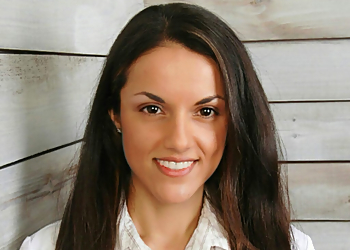 Mona Beylin, DDS - KANGAROO SMILES PEDIATRIC DENTISTRY Mona Beylin, DDS - KANGAROO SMILES PEDIATRIC DENTISTRY - Lowell, MA Kids Dentists - Doctor Portrait Image