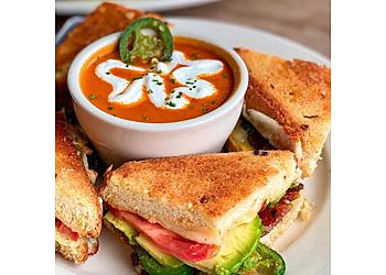 Milwaukee Pubs Mo's Irish Pub