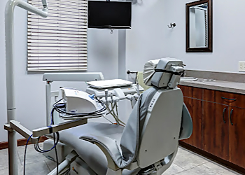 Glendale Cosmetic Dentists Nathan Tenney, DDS - DESERT SMILES