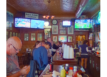 3 Best Sports Bars in Detroit, MI - Expert Recommendations