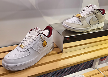 Chicago Shoe Stores Nike Chicago 669 N Michigan Ave, Chicago, IL