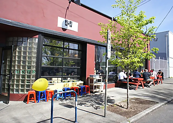 Nong’s Khao Man Gai - Portland, OR Thai Restaurants - Restaurant Exterior Image