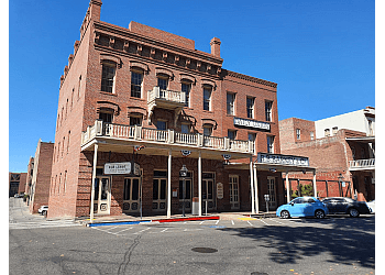 Golden Gifts - Old Sacramento Waterfront