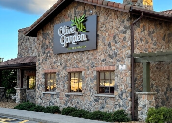 Olive Garden Italian Restaurant Worcester - Worcester, MA Italian Restaurants - Restaurant Entrance Image