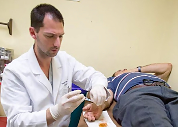 Orrin Franko MD - Hayward, CA Orthopedics - Doctor With Patient Image