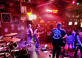 Huntington Beach Night Clubs Perqs